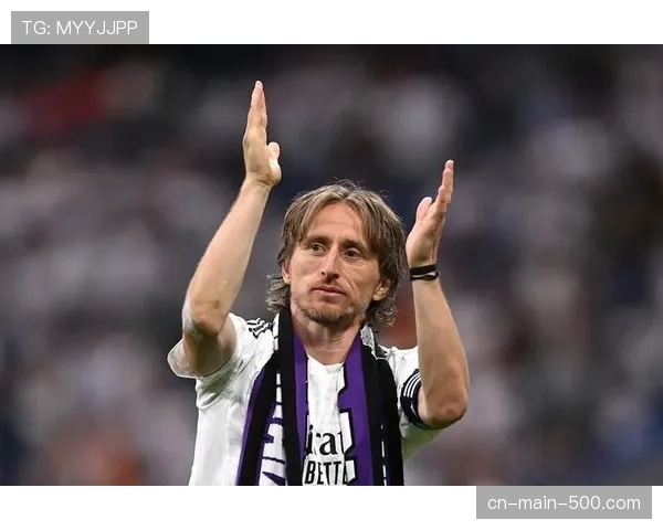 老将的坚守:皇马的莫德里奇在比赛第85分钟仍完成一次关键的回追铲断